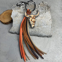Sac en cuir véritable de style occidental vintage pendentif tête de vache lanière de clé usinée gland coloré pendentifs de mode breloques