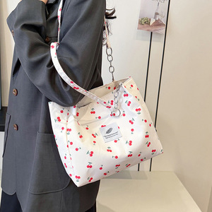 Sac fourre-tout floral imprimé cerises grande capacité pour <span class=keywords><strong>femme</strong></span>, nouvelle collection printemps 2025, sac à bandoulière élégant avec fermeture éclair et doublure en polyester - Product Image 4