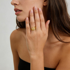 Anillos Vintage Resistentes al Agua y al Deslustre, de Buena Calidad, Chapados en Oro PVD de 14k y 18k, Anillo de Acero Inoxidable 316L con Diseño de Moneda para Mujer - Product Image 4