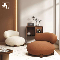 Chaise de canapé simple de salon nordique tissu en peluche blanc chaise de loisirs d'accent d'hôtel de luxe moderne avec pouf