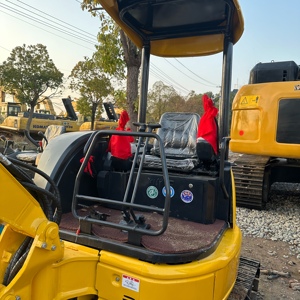Mini excavadora usada de alta calidad, cabina abierta, Komatsu PC35, 3.5 toneladas, excavadora pequeña sobre orugas con pocas horas de trabajo, en venta. - Product Image 3
