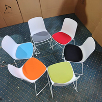 Chaise de bureau de haute qualité fabriquée par le fabricant, style simple, structure métallique robuste, antidérapante, idéale pour le bureau et le salon