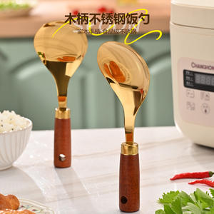 Cuchara para arroz de acero inoxidable con mango de madera Changhong, acabado espejo chapado en oro para olla arrocera, uso doméstico - Product Image 1
