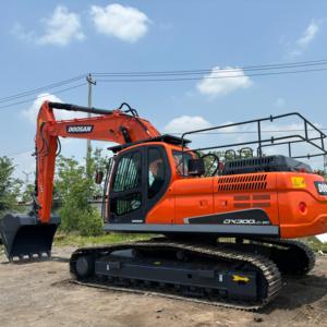Excavadora de cadenas Doosan DX300LC-9C de 30 toneladas con cucharón de excavación de 1.38m³ de capacidad - Product Image 1