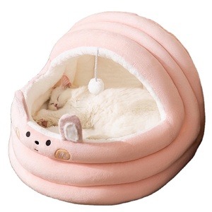 Lit pour chat et chien portable en polaire arctique amovible et lavable avec motif de dessin animé en gros avec boule en peluche suspendue - Product Image 1