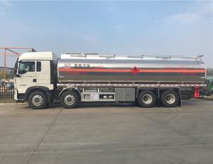 <span class=keywords><strong>Camion</strong></span>-citerne à carburant en acier inoxydable Sinotruk 8x4, nouveau <span class=keywords><strong>camion</strong></span> de transport de pétrole avec une capacité de 15000 à 30000 L, vendu avec succès dans le monde entier - Product Image 3