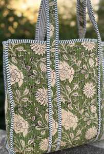 Bolso de Mano Acolchado de Algodón con Estampado de Bloques, Hecho a Mano, Acabado Premium, para Uso Diario, Viajes, Bolso de Hombro - Product Image 4