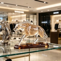 Sculptures d'hyéna tachetée BZY de taille personnalisable (modèles d'extérieur ou de bureau) pour la décoration intérieure, statues en résine cristalline transparente
