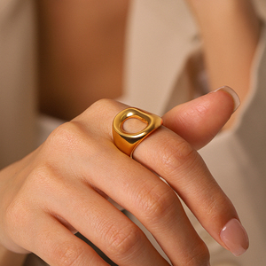 Anillo Ancho <span class=keywords><strong>de</strong></span> Metal Hueco H&C, Novedad <span class=keywords><strong>de</strong></span> Verano, Chapado en Oro <span class=keywords><strong>de</strong></span> 18K PVD, Acero Inoxidable Antideslustre, Joyería para Mujeres y Hombres - Product Image 6