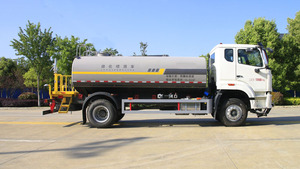 Camión Cisterna de Agua HOWO 4X2 Nuevo, Camión de Riego Verde con Capacidad de 14000L, Rango de Pulverización Ajustable de 360°, Motor con Bomba, Emisión Euro 6 - Product Image 3