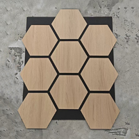 Panneaux acoustiques hexagonaux 3D en bois grainé, taille et couleur personnalisées, revêtement de surface en PET, panneau mural acoustique pour cinéma, KTV