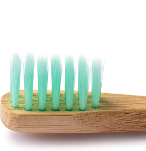 แปรงสีฟันด้ามไม้ไผ่ในกล่องไม้ไผ่ - Product Image 4