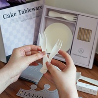 Ensembles de service à gâteau jetables biodégradables en PS avec boîte cadeau pour les fournitures de fête de mariage et d'anniversaire