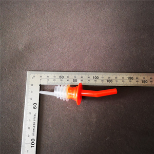 Vente en gros de becs verseurs aérateurs personnalisés en <span class=keywords><strong>plastique</strong></span> longs, durables et économiques pour <span class=keywords><strong>vin</strong></span>, spiritueux et huile d'olive, accessoires de bar - Product Image 6