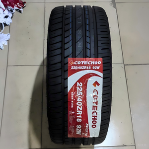 Neumático 225/40R18 en Nueva Condición, Rendimiento Premium con Comodidad - Product Image 1