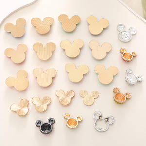 ออกแบบชาร์มโลหะผสมแบบกำหนดเองสำหรับตกแต่ง ชาร์มสำหรับเด็กผู้หญิง ชาร์มโลหะผสมแบบแบนด้านหลัง - Product Image 3