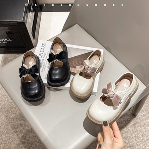 รองเท้าเจ้าหญิงสำหรับเด็กผู้หญิง รุ่นสปริงใหม่ ประดับโบว์ลูกไม้ พื้นนุ่ม เหมาะสำหรับการแสดง - Product Image 2