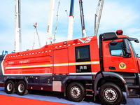 Camion de lutte contre l'incendie PM180F1, réservoir d'eau de 1800 L, hauteur de travail de 18 m, moteur diesel de 130 CV, Euro 3, transmission 4x2, véhicule de secours d'urgence