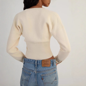 Chique Y2K slim fit gebreide crop top dames streetwear sexy ronde kraag lange mouw <span class=keywords><strong>blouse</strong></span> met knopen trendy herfstoutfits - Product Image 2