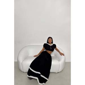Traje Formal Negro con Decoración de Botones y Falda - Product Image 5