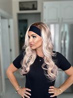 Perruque frontale transparente synthétique en fibre haute température 22 pouces pour femme, sans colle, résistante à la chaleur, ondulations naturelles, blond naturel 180%