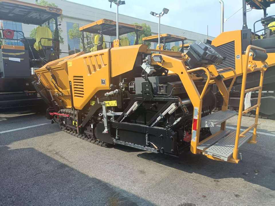 Electric Heating Crawler Asphalt Paver 1.2-3.2m Telescopic Road Paving ...
