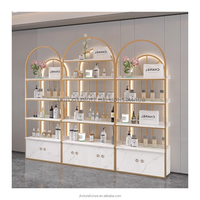 Étagère de présentation de maquillage dorée pour magasin de cosmétiques avec éclairage LED, présentoir à trois niveaux pour parfums avec armoire, logo personnalisé