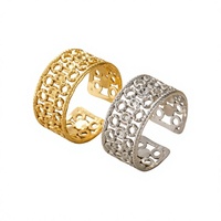 Großhandel 10MM Breiter Edelstahl-Ring mit Hohlem Gravurmuster und Glitzernden Kristallen, CNAS-Zertifiziert, Unisex, für Hochzeit und Verlobung