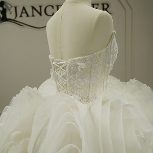 Robe de mariée moderne en tulle à manches longues Gt26038, ornements floraux 3D, coupe ajustée, style sirène, traîne chapelle, longueur ras du sol, 100% tulle - Product Image 6