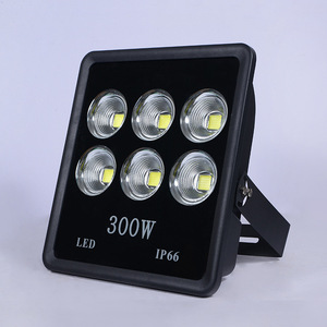 Projecteur LED 400W IP66 Corps en aluminium Lumière du jour 6000K Haute luminosité CRI 80 Contrôle par capteur de lumière Éclairage extérieur large faisceau pour jardin - Product Image 3