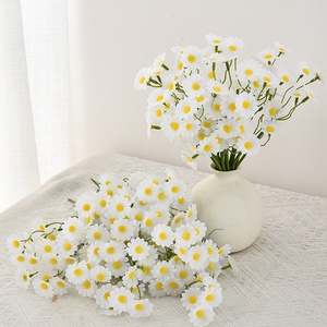 Ramo de Flores de Margarita de Seda Realista - Flores Artificiales de Estilo Clásico para Decoración del Hogar y Mesa, Duraderas y Reutilizables - Product Image 3