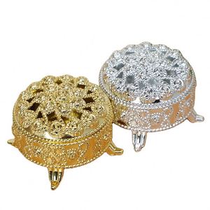 Vente en gros bon marché Récipient <span class=keywords><strong>à</strong></span> <span class=keywords><strong>dragées</strong></span> en plastique Boîte en plastique orientale Forme de brûleur d'encens Boîte <span class=keywords><strong>à</strong></span> <span class=keywords><strong>dragées</strong></span> en or et argent Coffre <span class=keywords><strong>à</strong></span> <span class=keywords><strong>dragées</strong></span> oriental - Product Image 5