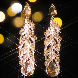 Boucles d'oreilles longues de mode transfrontalière euro-américaine pour femmes, clous exagérés en cristal et pierres précieuses avec strass en verre - Product Image 6