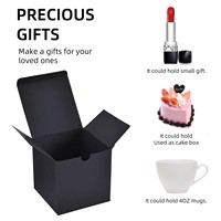 Boîte en papier kraft carrée noire pliable personnalisée pour les cadeaux de fête, les ornements, les demoiselles d'honneur, les biscuits de boulangerie, les emballages de bougies