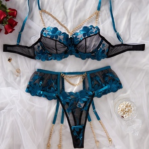 Ensemble de lingerie sexy en maille brodée transparente de luxe, soutien-gorge et culotte pour femmes avec chaîne - Product Image 6