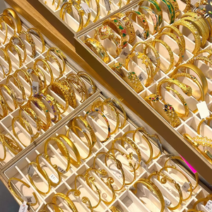 יוקרה 18 קארט מצופה זהב 18 קראט סט תכשיטים אופנתיים צמיד טבעת עגילים עם עיצוב פרח בר מזל - Product Image 5