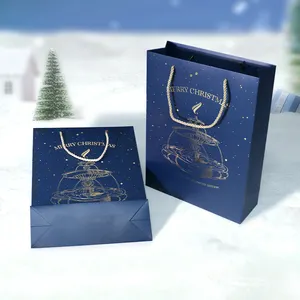 OEM ODM Fornecedor Luxo Natal Gift Bag Logotipo Personalizado Ouro Hot Stamping Paper Bag Com Alça Para Cosméticos Jewlery Gift Set