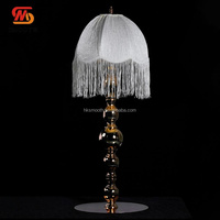 Lampe de table de mariage SMOOTH, style victorien, abat-jour en tissu bordeaux à franges, support en métal doré, pour fêtes et événements