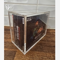 Boîte de présentation One Piece Booster Box en acrylique FB06, moderne, écologique, avec fond blanc, fermeture à bouton, taille et épaisseur personnalisables