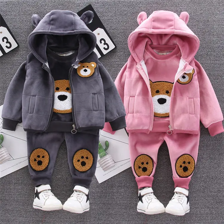 Herbst Winter Mädchen Kleidung Sets und Outfits Süße Bär Stickerei Hoodie Weste Hose 3 Stück Baby Kleidung Set Großhandel