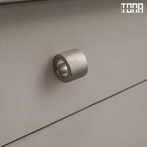 Manija de Puerta de Latón Minimalista Contemporánea, Herrajes para Ventanas Resistentes, Acabado Cepillado, Lujo para Interiores de Villas, Latón Sólido para Cajones de Cocina - Product Image 2