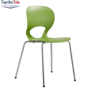 Chaise de salle à manger ergonomique en plastique PP, chaises de réception, design de siège incurvé avec pieds en métal pour la maison, la cuisine et le bureau - Product Image 5