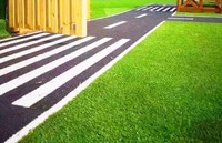 Gazon artificiel de Qingdao pour toiture, simulation d'herbe en plastique, décoration extérieure, tapis de loisirs pour football, maternelle, PP+PE