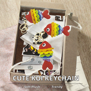 Porte-clés poisson au crochet fait main, adorable breloque en peluche Amigurumi <span class=keywords><strong>Koi</strong></span> arc-en-ciel pour la décoration de sacs à dos et sacs - Product Image 2