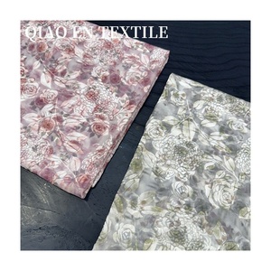 Tissu en velours devoré à motifs floraux rose pastel, velours semi-transparent avec motifs <span class=keywords><strong>aquarelle</strong></span> vintage - Product Image 1