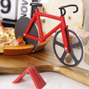 Rouleau à pâte antiadhésif en acier inoxydable en forme de vélo, écologique, compatible lave-vaisselle, pour découper <span class=keywords><strong>la</strong></span> <span class=keywords><strong>pizza</strong></span> – Ustensile de cuisine - Product Image 1