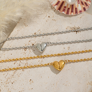 Collier d'<span class=keywords><strong>amour</strong></span> à la mode 2026, bijoux cadeau, collier à pendentif magnétique en acier inoxydable hypoallergénique en forme <span class=keywords><strong>de</strong></span> cœur pour les couples - Product Image 2