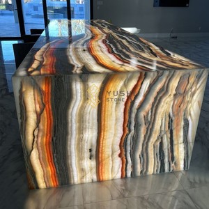 Yushi מטבח שיש טבעי צבעוני שקוף להתאמה אישית מטבח השיש הטבעי משטח אבן זוהרת מודרני עבור מלון וילה - Product Image 2