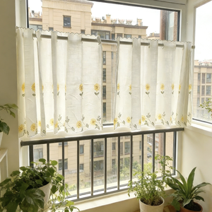 Tenda Corta Bohemien Gialla con Ricamo Margherita, Semitrasparente Filtrante Luce, per Balcone con Ricamo Floreale - Product Image 1