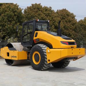 Rouleau vibratoire LiuGong 6126E efficace de 26 t avec une force d'excitation de 430 KN et un poids opérationnel de 26 t pour autoroute - Product Image 6